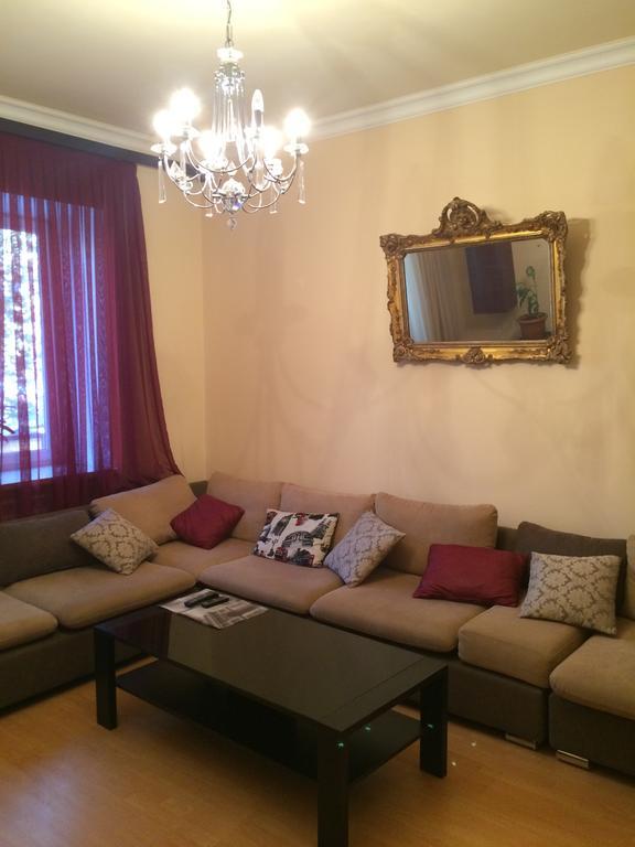 Apartment On Hanrapetutyan Street Yerevan Exterior foto