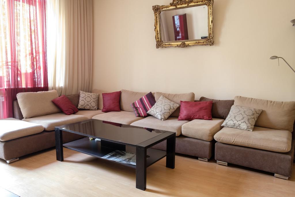 Apartment On Hanrapetutyan Street Yerevan Exterior foto