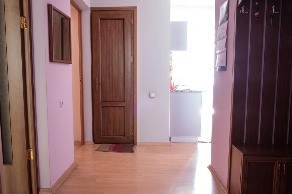Apartment On Hanrapetutyan Street Yerevan Exterior foto