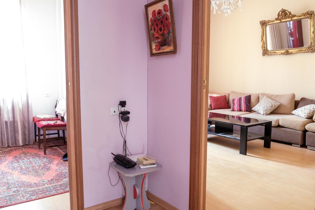 Apartment On Hanrapetutyan Street Yerevan Exterior foto